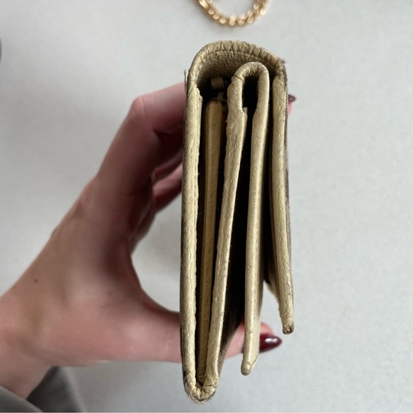 Authentic Prada Wallet With Box - Picture 6 of 10